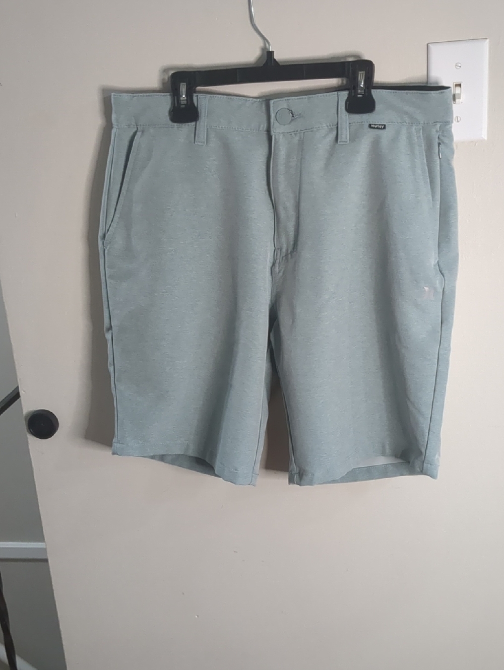 Hurley Men's Light Teal Sage Flat Front Casual Shorts Size 32